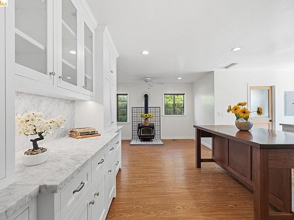 3rd image of 105 Terrace Ave