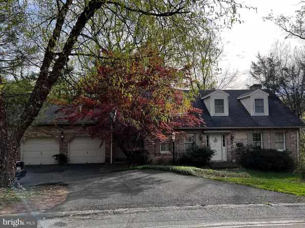 2 Pine Tree Dr, New Cumberland, PA 17070