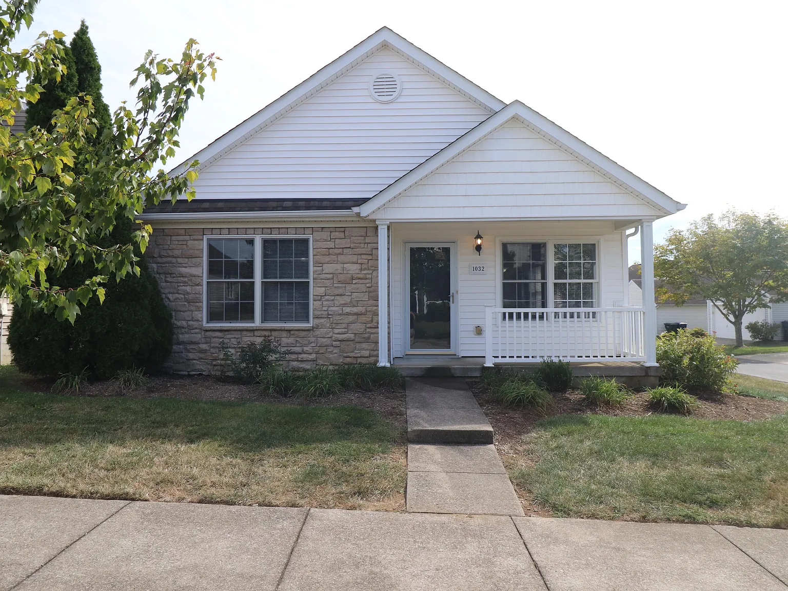 3 bed, 2.0 bath, 1211 sqft, $1,850 — Photo 1