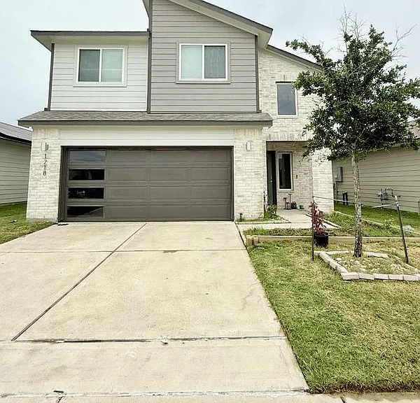 1218 Amistad Loop — Photo 1