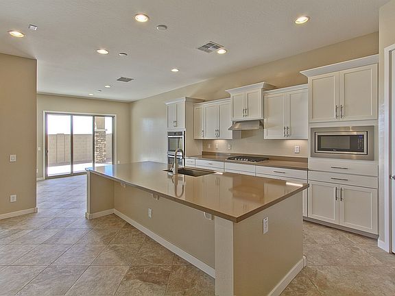 Breakfast Bar Kitchen Island with Quartz Counters