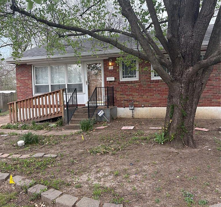 1st image of 10 Regina Ct