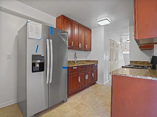 4th image of 1071 E 232nd St #W