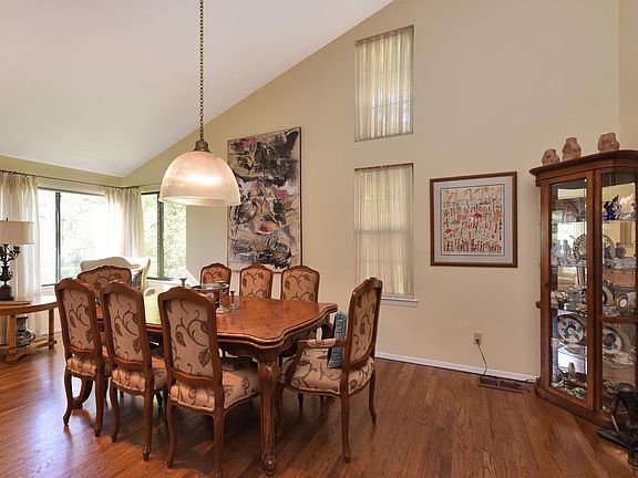 2nd image of 250 Oriole Ct