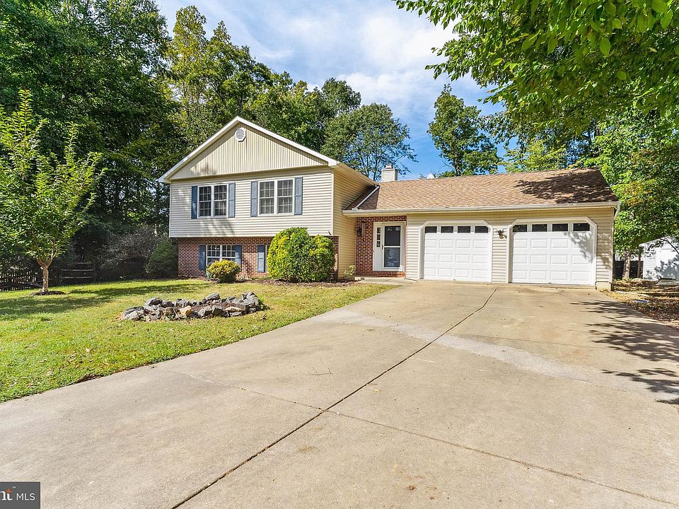 2 Sweetbriar Ct, Fredericksburg, VA 22405 | Zillow