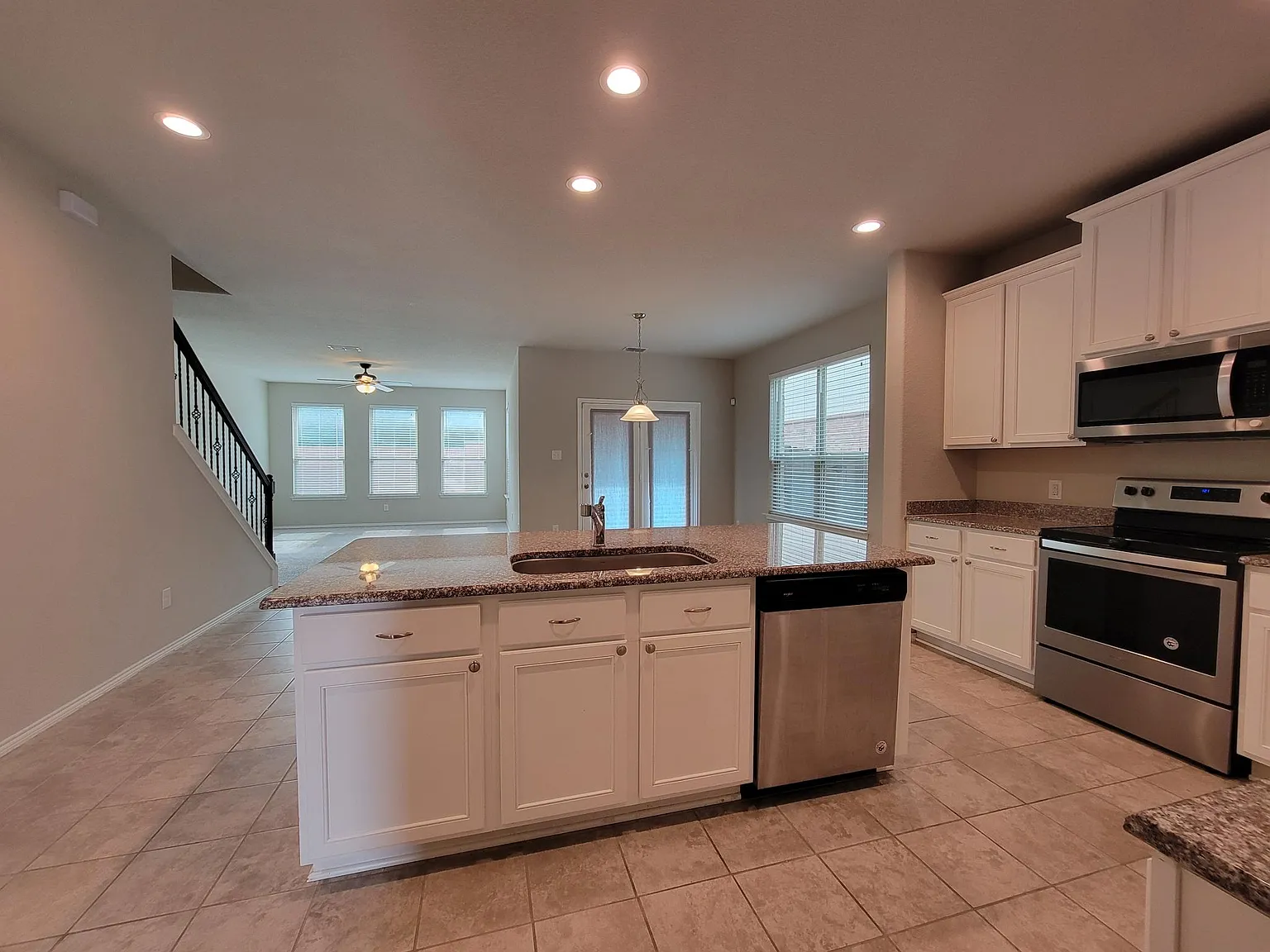 4 bed, 2480 sqft, $3,100 — Photo 2
