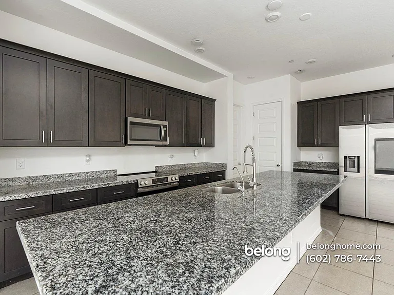 221 E Balsam Dr — Photo 8