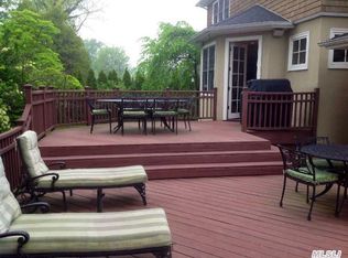 60 Barrett Rd, Lawrence, NY 11559