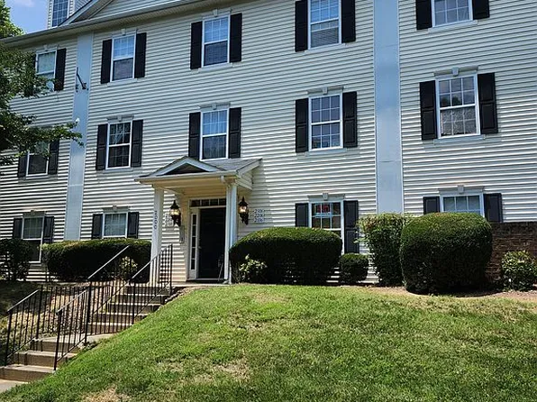 2106 McConnell Dr, Kernersville, NC 27284