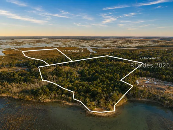 71 Tropicana Rd, Saint Helena Island, SC 29920