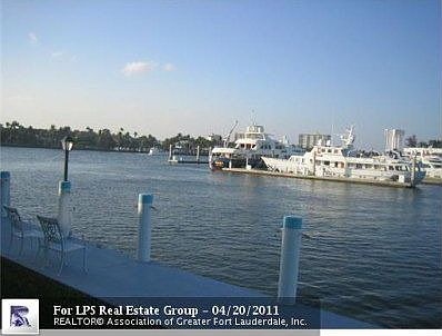 1st image of 3025 Harbor Dr APT 18