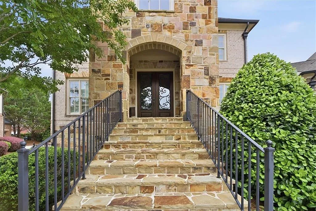 7 bed, 5.5 bath, 5630 sqft, $6,500 — Photo 4
