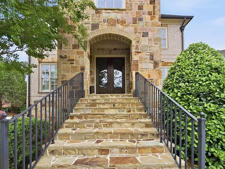 5869 Chickasaw Ln — Photo 4
