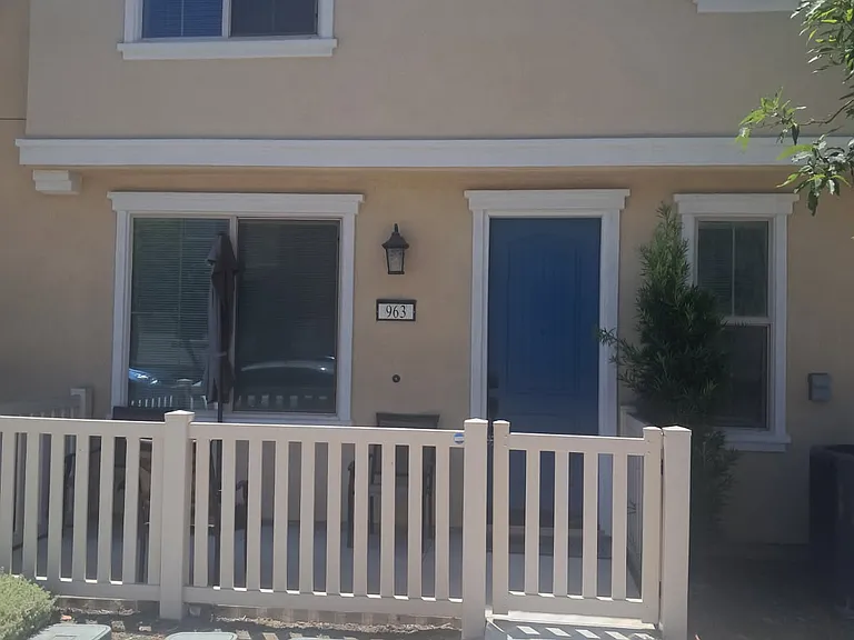 963 W Clover Ave — Photo 1
