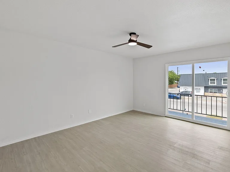 301 E Croslin St #103 — Photo 19