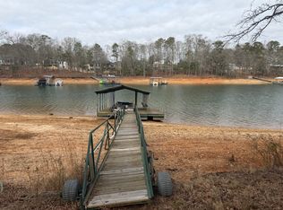 333 Capri Dr, Hartwell, GA 30643