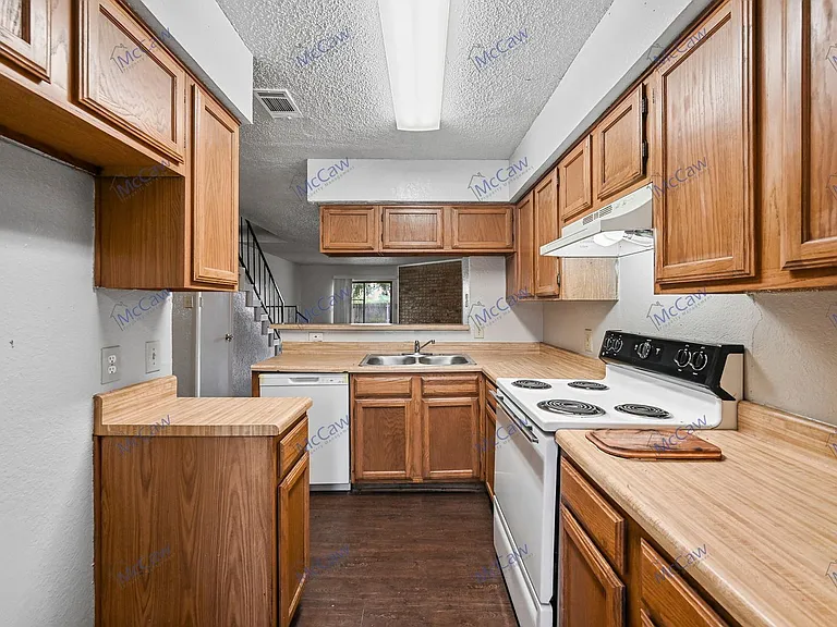 2198 Aspen Dr — Photo 6
