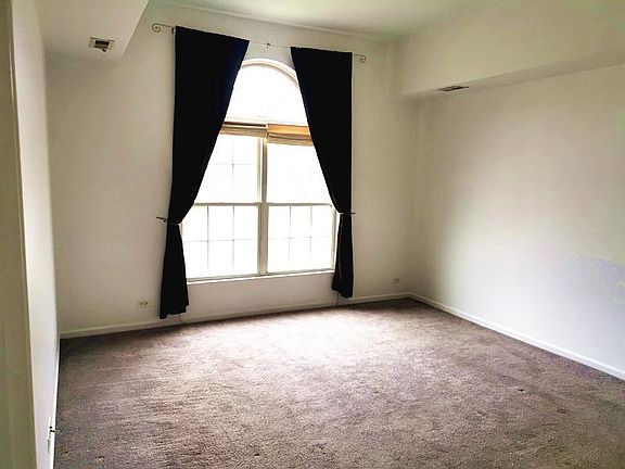 5th image of 5S551 Paxton Dr APT C