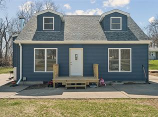 129 Northwood Dr, Hiawatha, IA 52233