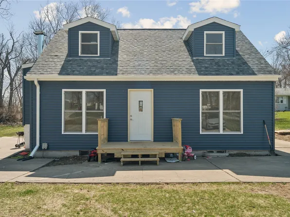 129 Northwood Dr, Hiawatha, IA 52233