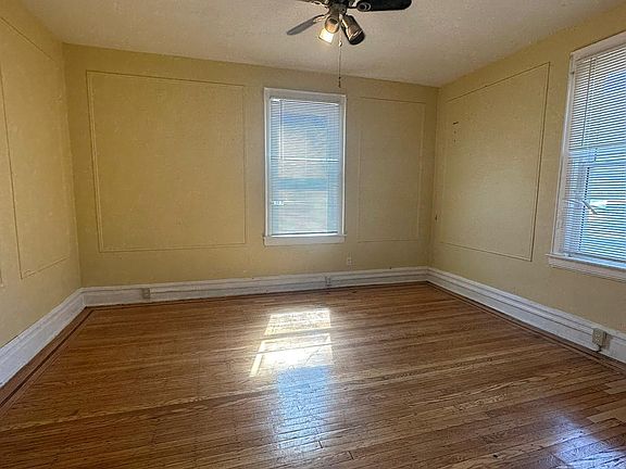 3rd image of 107 Mount Vernon Pl #1