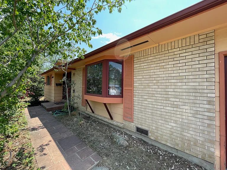 4280 E Aurora Ave — Photo 4