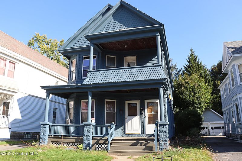 2nd image of 826 Hampton Avenue