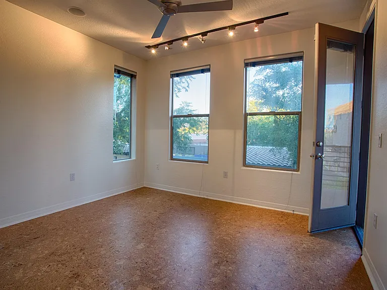 615 E Portland St — Photo 9