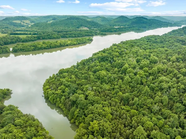 1587 Brooks Bend Ln, Gainesboro, TN 38562