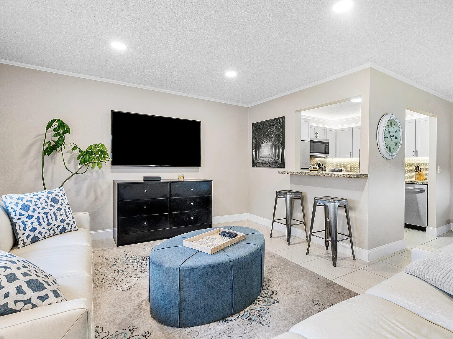 1 bed, 1.5 bath, 720 sqft, $1,500 — Photo 1