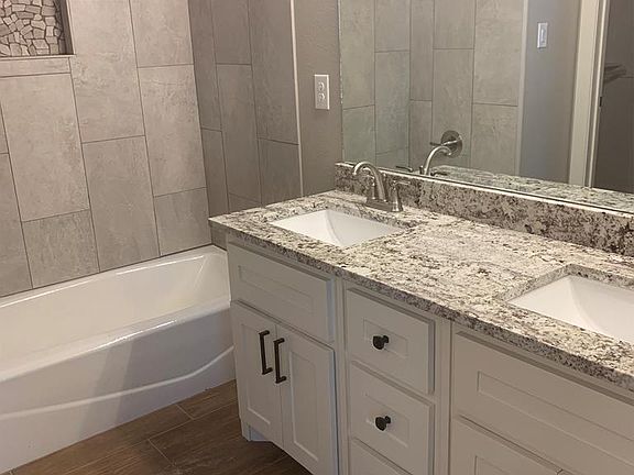 4th image of 4119 Amistad Dr