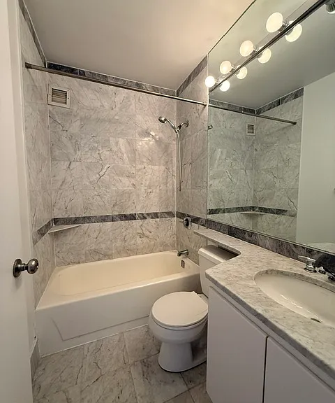 500 W 43rd St #20G — Photo 8