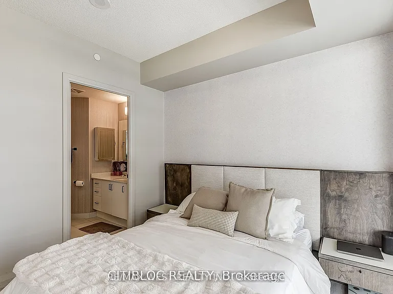 9000 Jane St #1408 — Photo 21