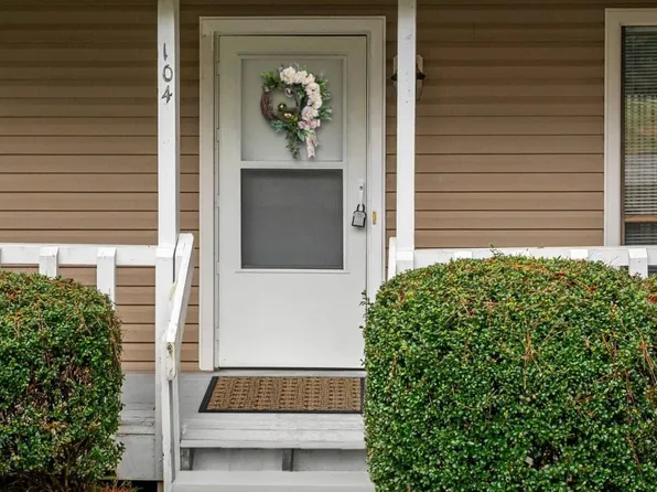 104 Arbuckle Ln, Cary, NC 27511