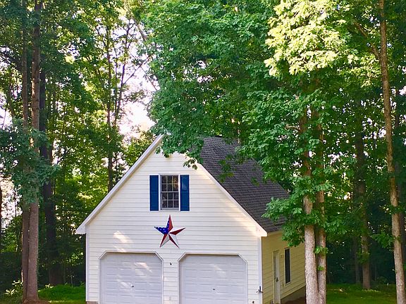 Detached Garage w/ Loft