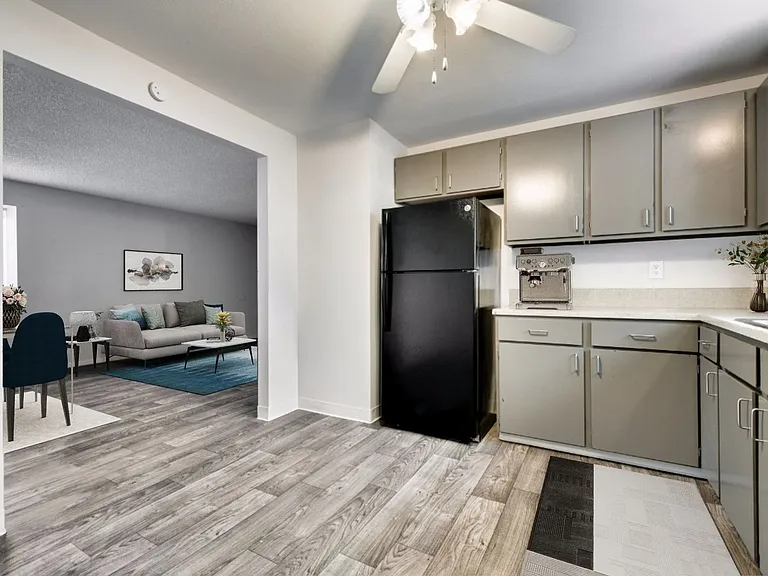 1204 S Euclid Ave — Photo 11