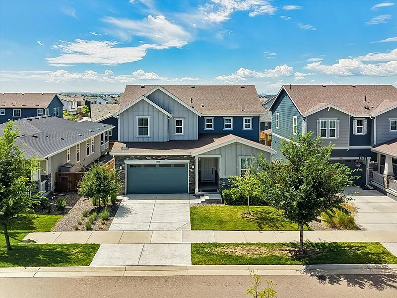 4 bed, 3.5 bath, 2415 sqft, $3,295 — Photo 2