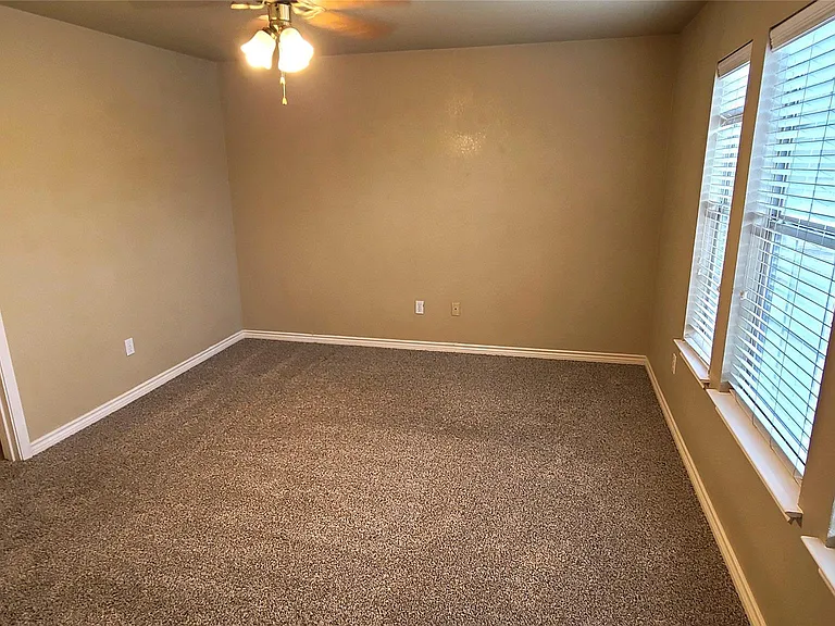 112 Sendero Dr — Photo 11