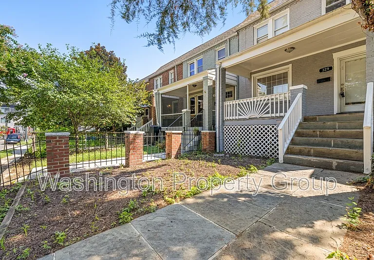 329 18th Pl NE — Photo 4