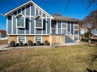 1200 NE Birchwood Dr, Lees Summit, MO 64086