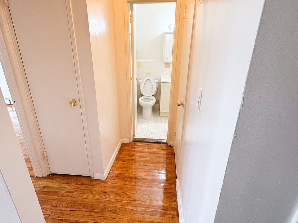 1st image of 800 Victory Blvd APT 4X