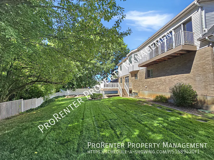 Gorgeous 7 Bed, 3.5 Bath Layton Home — Photo 2