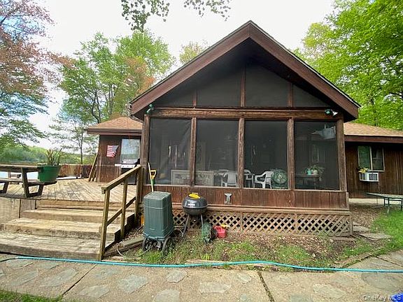2nd image of 739 Lake View Dr