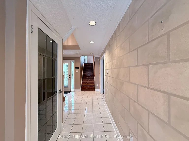 5735 Tayside Cres — Photo 18