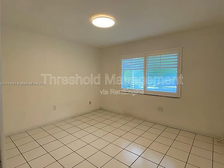 6910 SW 64th Ave — Photo 8