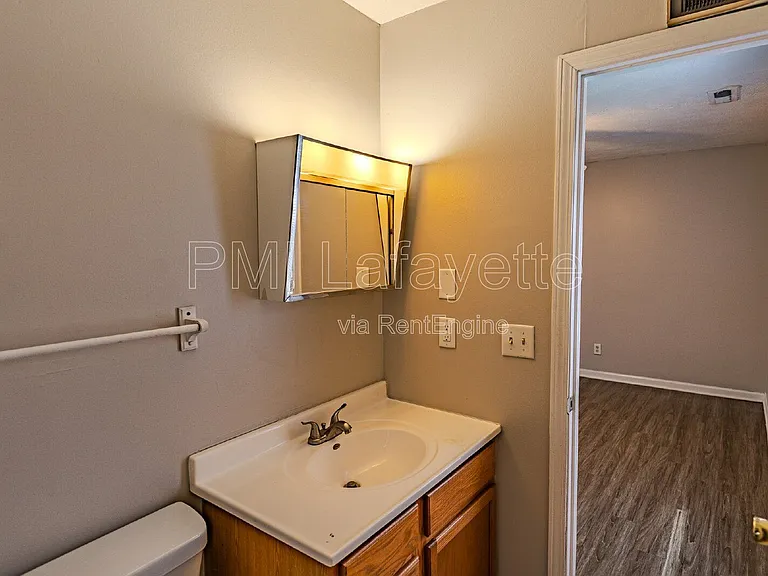 821 Julia Ln — Photo 16