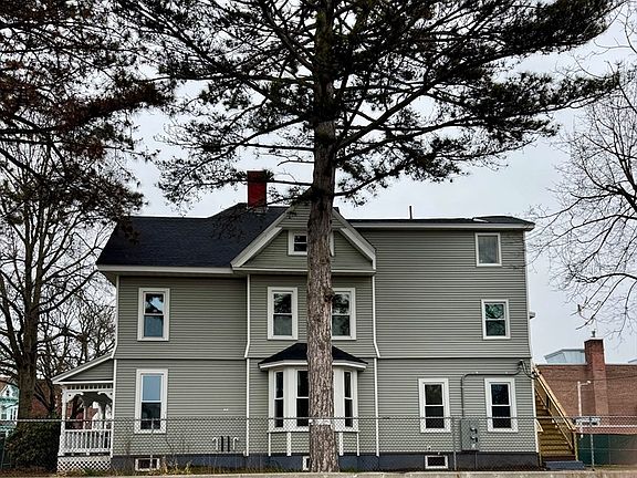 2nd image of 192 Chestnut St