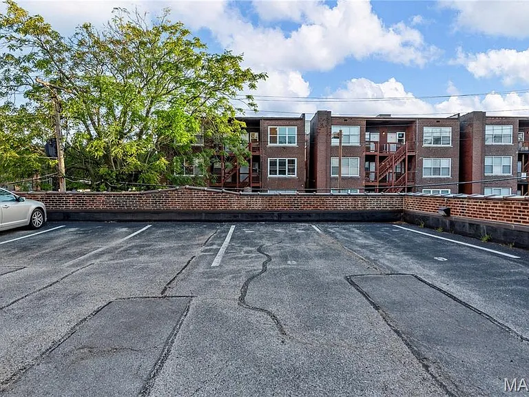 5510 Waterman Blvd #202 — Photo 42