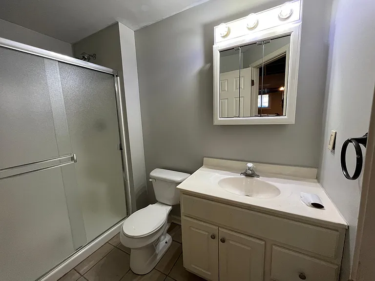 Full bathroom in basement