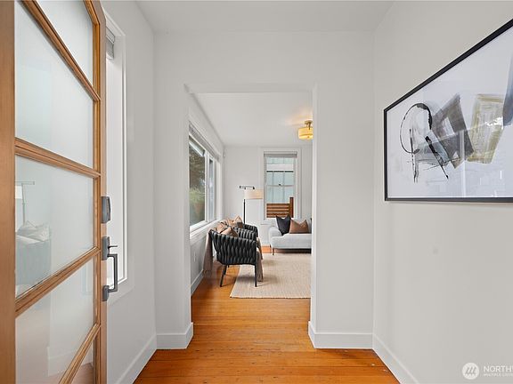 3rd image of 927 29th Avenue S